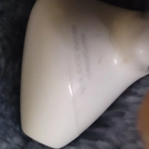 White Apple Airpods 2nd Generation Lightening Charging Case 100% Authentic